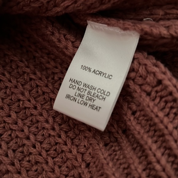 Lulu’s Off-The-Shoulder Knit Sweater - Picture 9 of 9